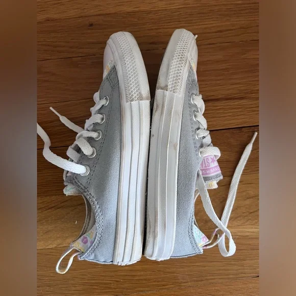 Converse Chuck Taylor Gray and Floral Low Top Girls size 1 Sneakers - Picture 5 of 9